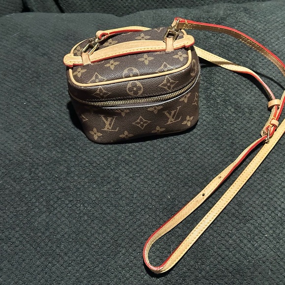 Louis Vuitton Mini Purse/ Make-up bag - Picture 3 of 5